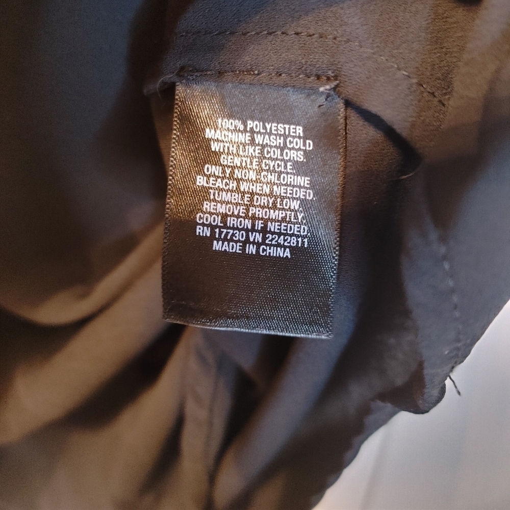 Mossimo v neckline sleeveless blouse - Picture 4 of 4